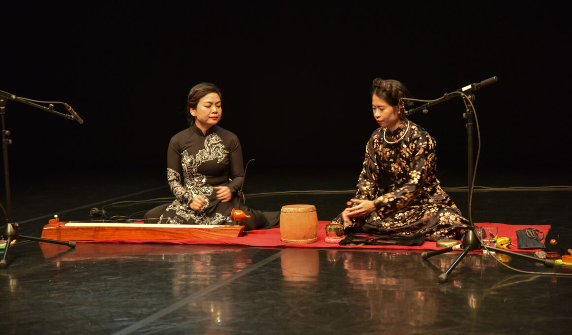 Photo Credit: NGÔ Trà My — Đàn Bầu, VŨ Thị Thùy Linh — Ả Đào Song © Farhad Ilaghi Hosseini